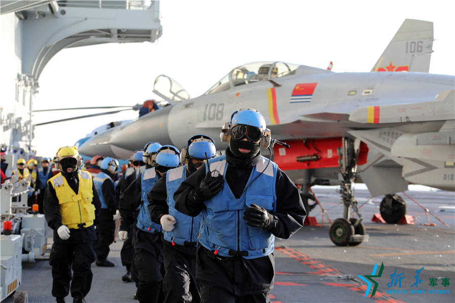 Китайский авианосец "Ляонин" принял участие в боевых стрельбах