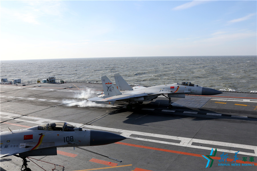 Китайский авианосец "Ляонин" принял участие в боевых стрельбах