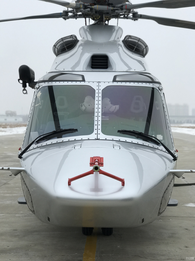 Новейший китайский средний многоцелевой вертолет AC352 совершил первый полет