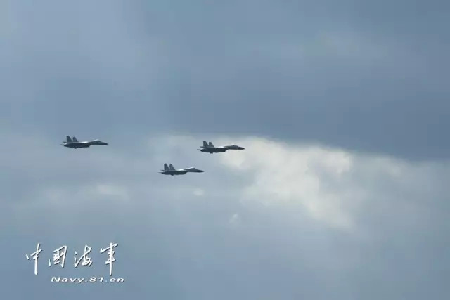 Китайский авианосец "Ляонин" отправился в западную часть Тихого океана для тренировки