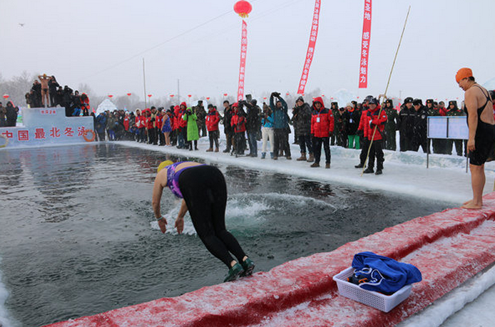 Соревнования по зимнему плаванию при тридцатиградусном морозе