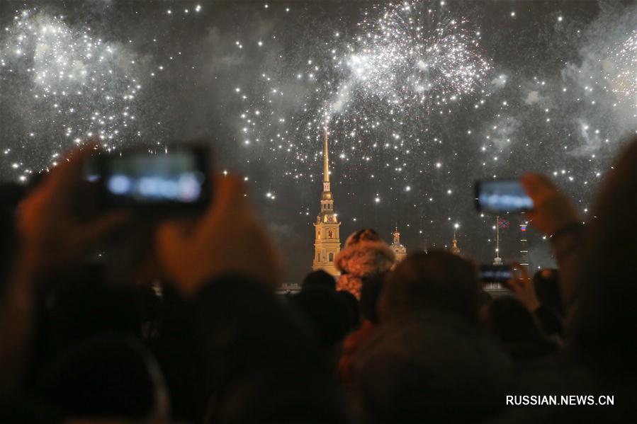 Новогодний фейерверк в Петербурге