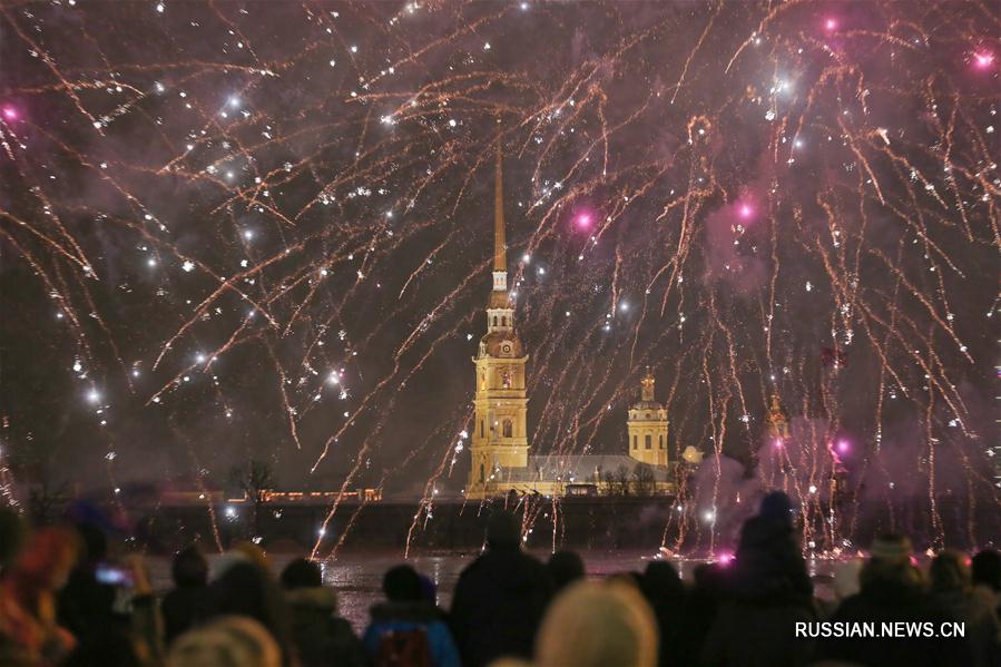 Новогодний фейерверк в Петербурге