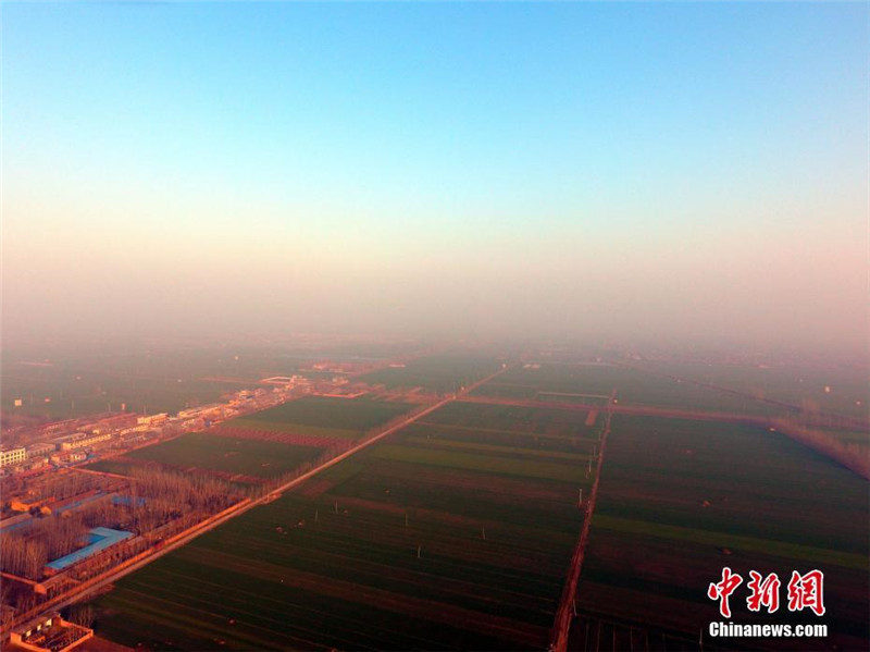 На фото: 2 января аэрофотосъемка села Цзячжай города Ляочэн провинции Шандун.