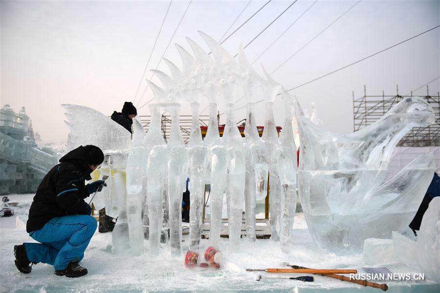 Конкурс ледяных скульптур продолжается в Харбине