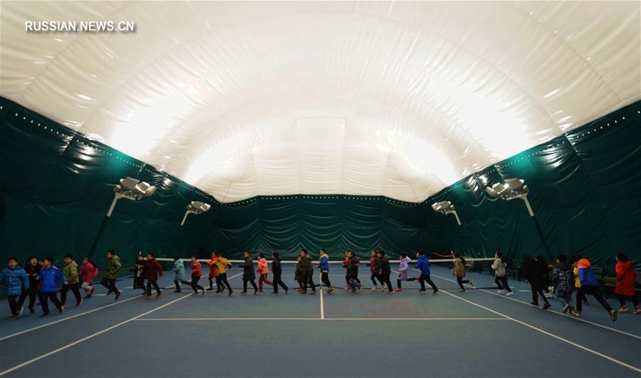 Надувной спортзал со встроенным воздушным фильтром защитит школьников от смога в провинции Хэбэй