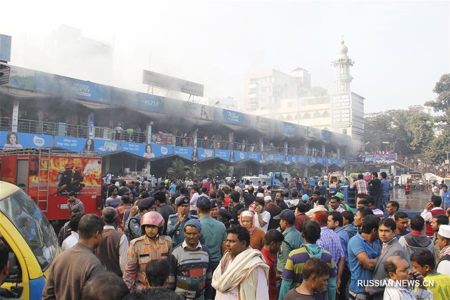 На рынке в Бангладеш произошел пожар