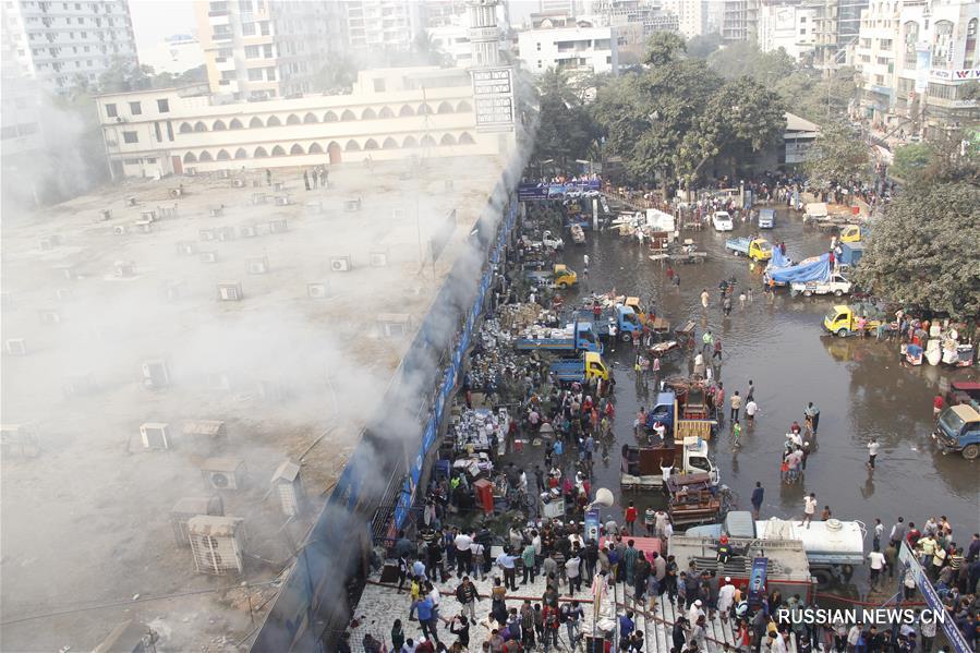 На рынке в Бангладеш произошел пожар