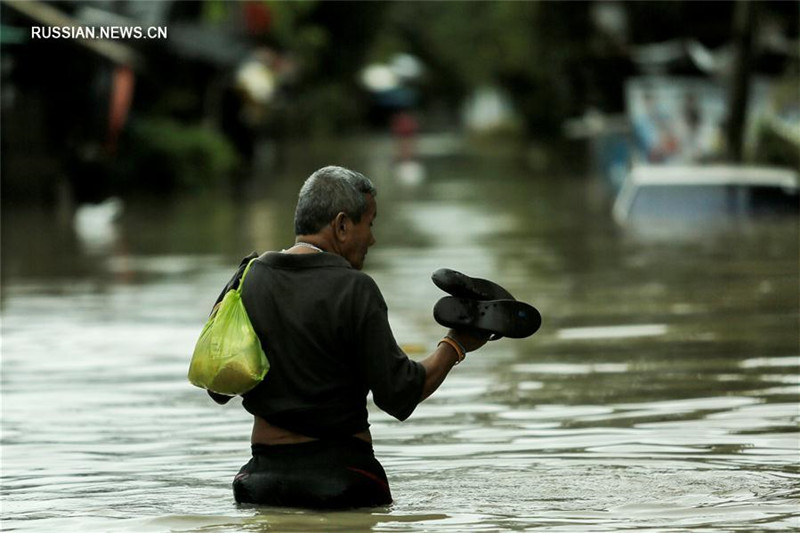 В результате наводнения на юге Таиланда погибли по меньшей мере 12 человек
