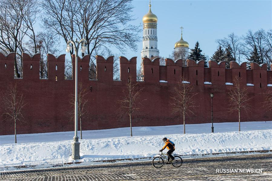 В Москве прошел зимний велопарад