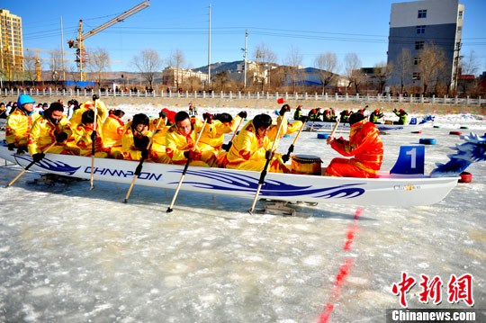 Зимние соревнования лодок-драконов прошли в провинции Хэбэй