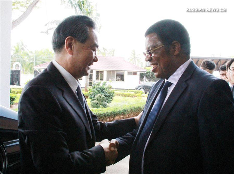 Ван И провел переговоры с министром иностранных дел Танзании