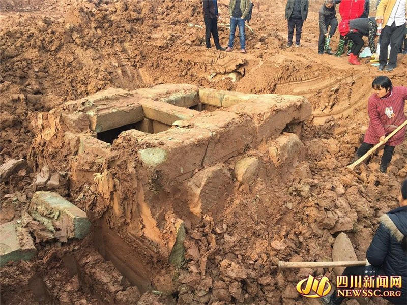 В провинции Сычуань обнаружены древние захоронения