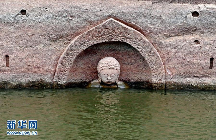 Статуя Будды обнаружена из-за падения уровня воды