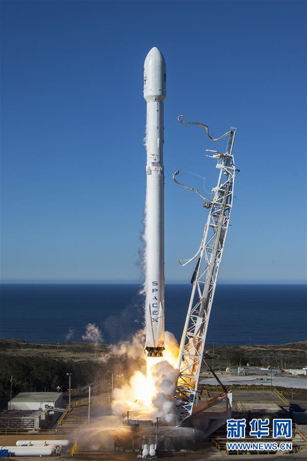 SpaceX: первая ступень Falcon 9 успешно села на платформу в океане