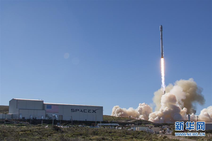 SpaceX: первая ступень Falcon 9 успешно села на платформу в океане