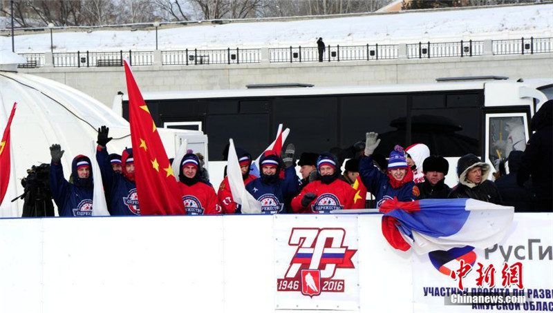 Китайско-росийский хоккейный матч прошел на льду пограничной реки
