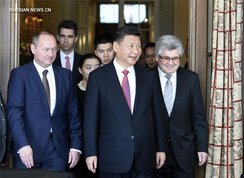 Си Цзиньпин встретился с президентом Национального совета Швейцарии Ю.Шталем и президентом Совета кантонов И.Бишофбергером