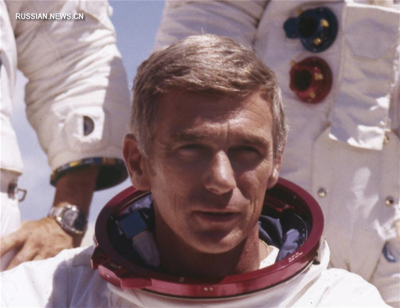 Скончался астронавт Юджин Сернан -- последний землянин, ступавший на поверхность Луны