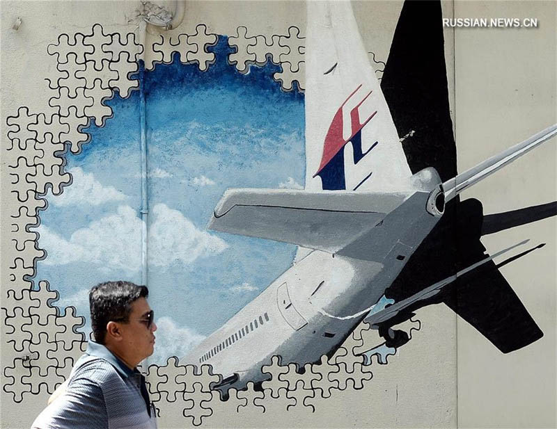 Приостановлены подводные поиски пропавшего самолета малайзийской авиакомпании МН370