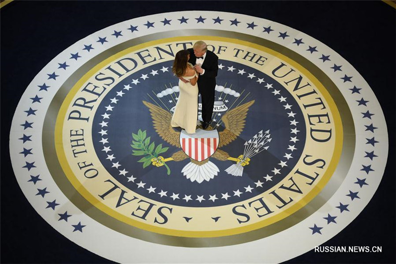Первый "президентский" танец Дональда и Мелании Трамп