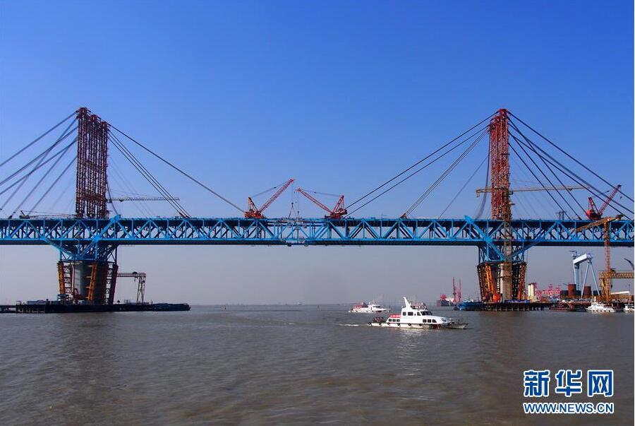 На востоке Китая завершено смыкание самого длинного в мире комбинированного арочного моста