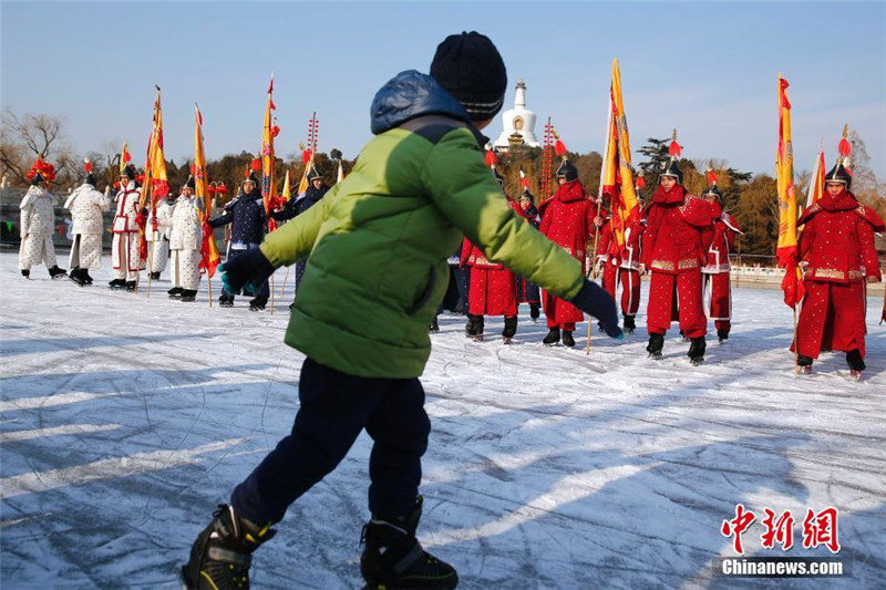 В пекинском парке Бэйхай прошла «императорская игра на льду»