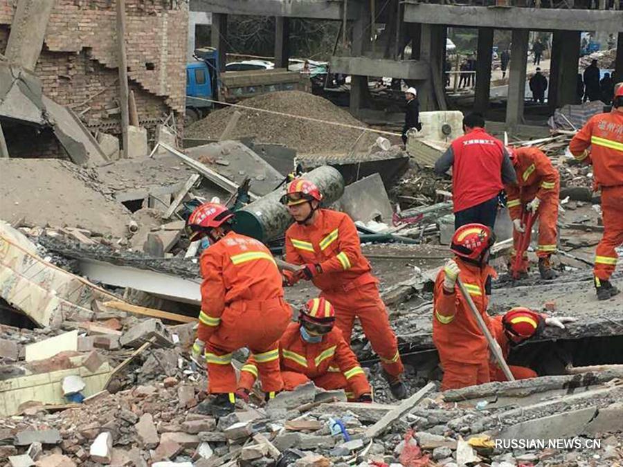 В Восточном Китае обрушились три пятиэтажных дома, под завалами могут быть люди
