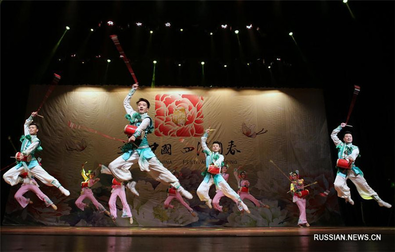 Китайские артисты дали в Янгоне представление в честь праздника Весны