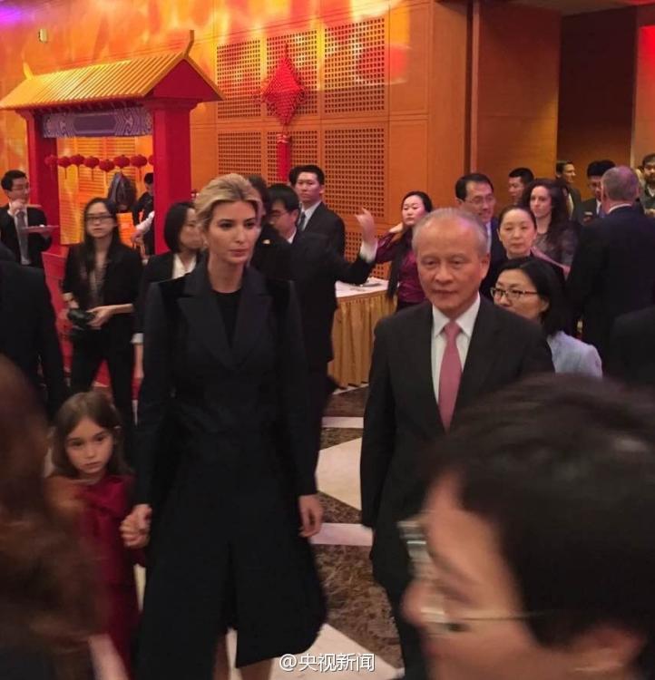 Иванка Трамп посетила торжество по случаю Праздника Весны в посольстве КНР в Вашингтоне