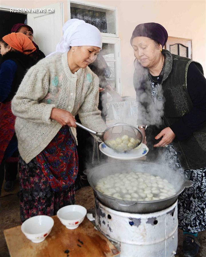 Китайские дипломаты отметили праздник Весны вместе с жителями дунганской деревни под Ташкентом