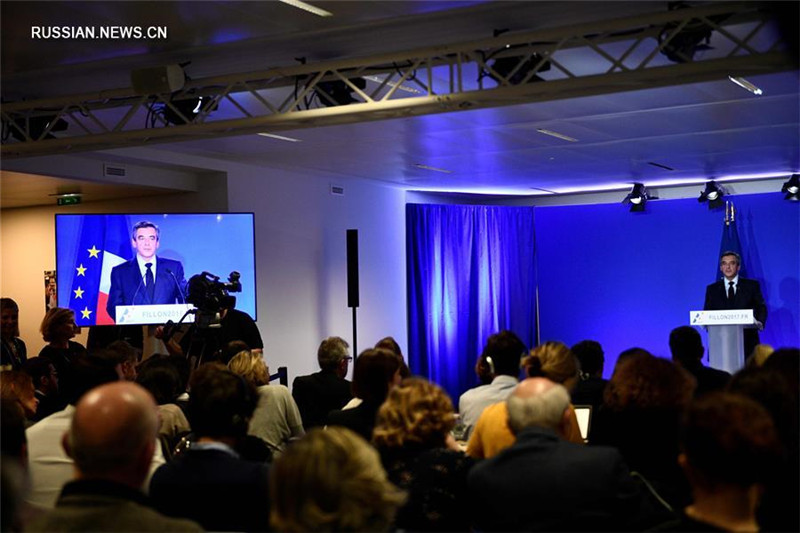 Кандидат в президенты Франции Франсуа Фийон принес извинения по поводу скандала вокруг его супруги