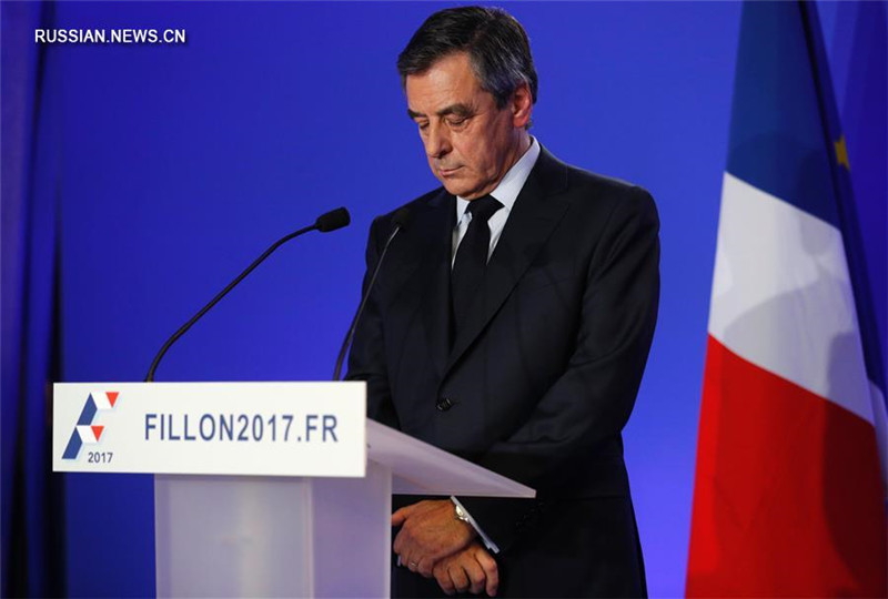 Кандидат в президенты Франции Франсуа Фийон принес извинения по поводу скандала вокруг его супруги