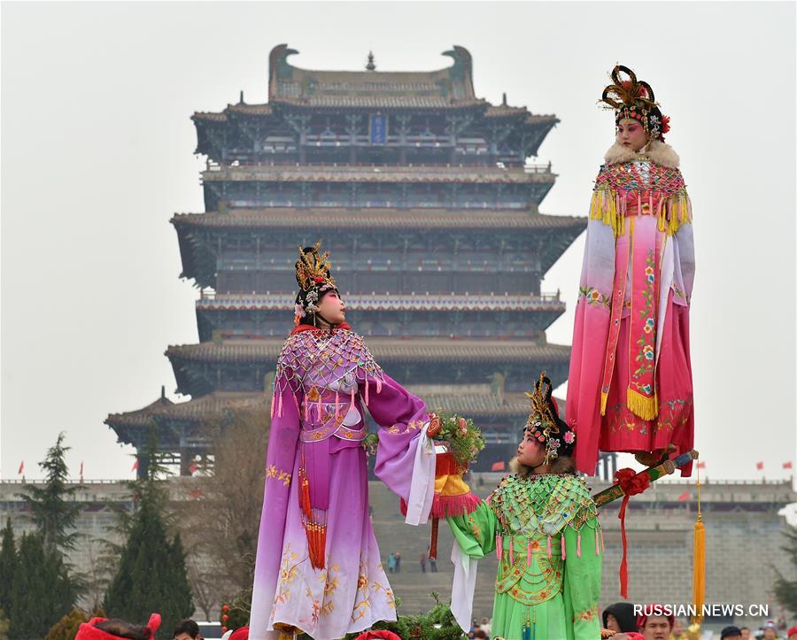 Праздничные гулянья у Гуаньцяоской башни