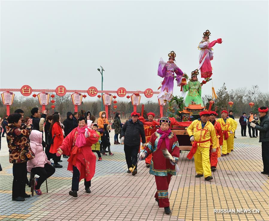 Праздничные гулянья у Гуаньцяоской башни
