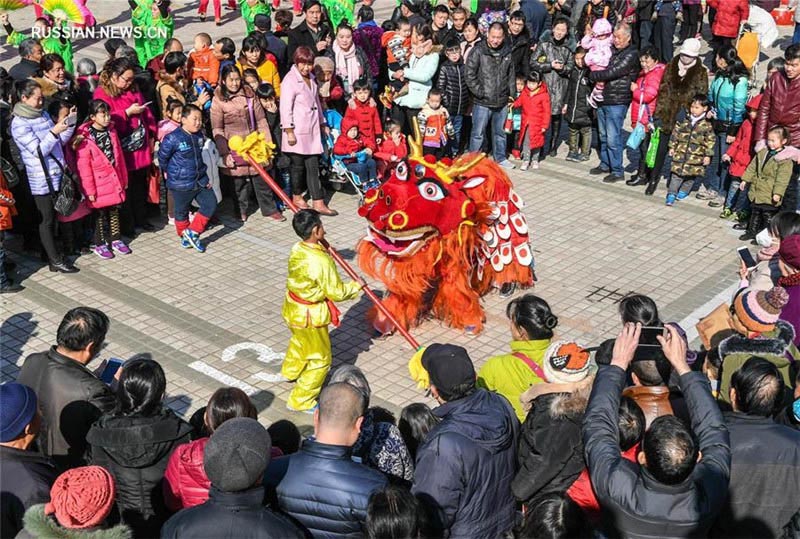 Народные гулянья на Праздник фонарей в городе Чжэнчжоу