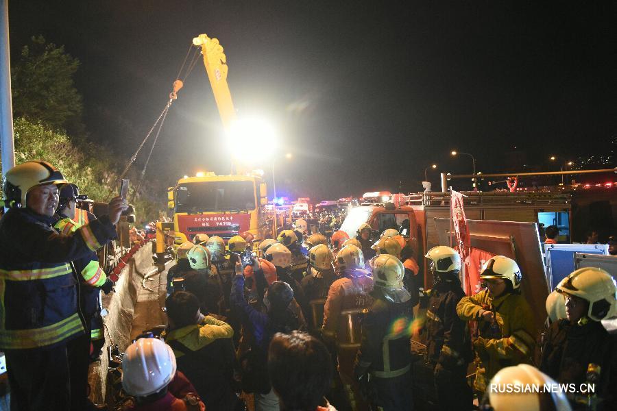 По меньшей мере 32 человека погибли в результате аварии автобуса на Тайване