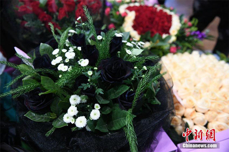 Китайские мужчины лидируют в АТР по расходам в День влюбленных