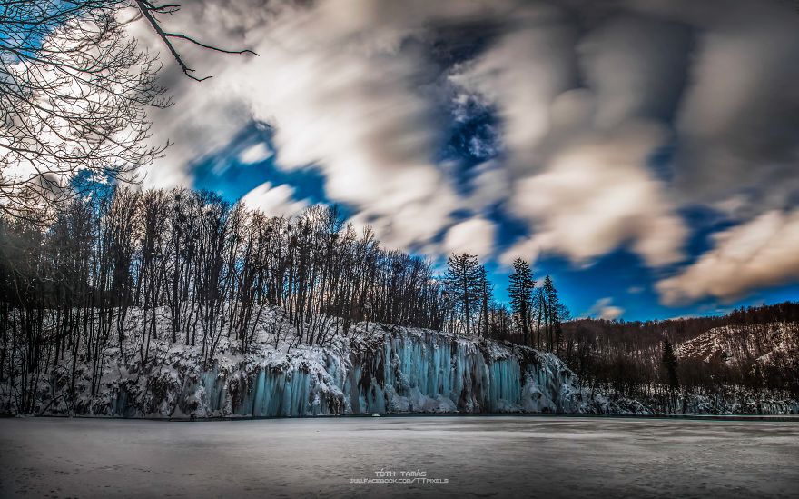 Венгерский фотограф запечатлел красоту ледяных водопадов