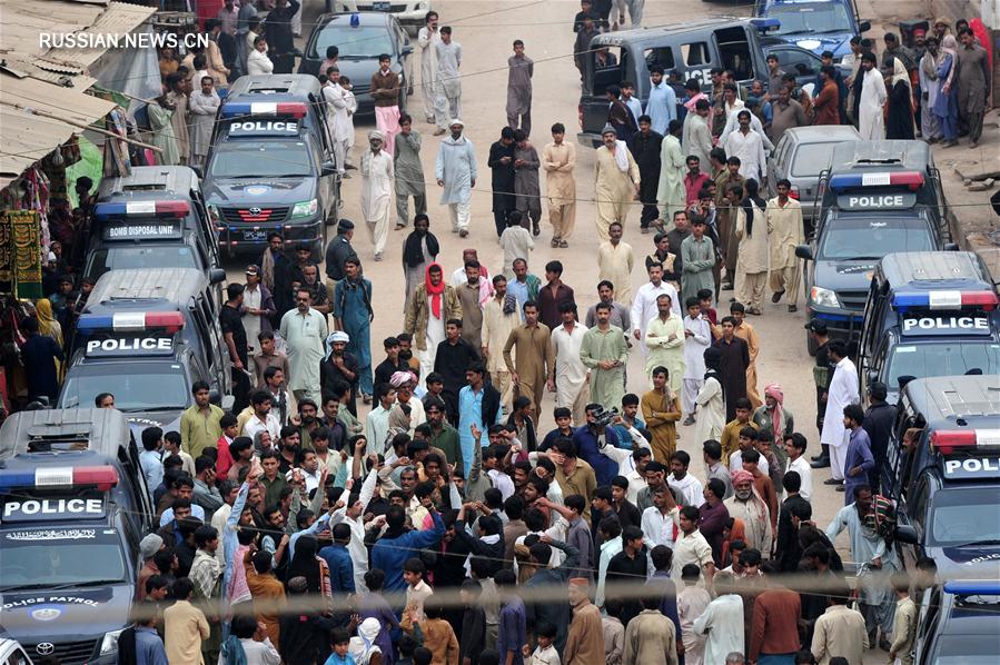 Число жертв теракта на юге Пакистана возросло до 88 человек