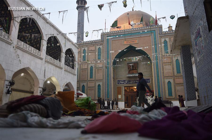 Число жертв теракта на юге Пакистана возросло до 88 человек