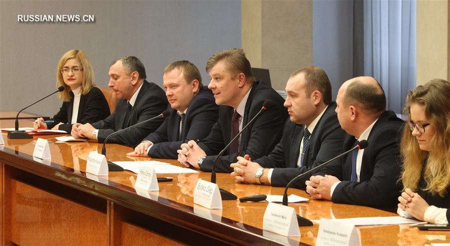 Делегация провинции Сычуань посетила завод по производству электробусов в Беларуси