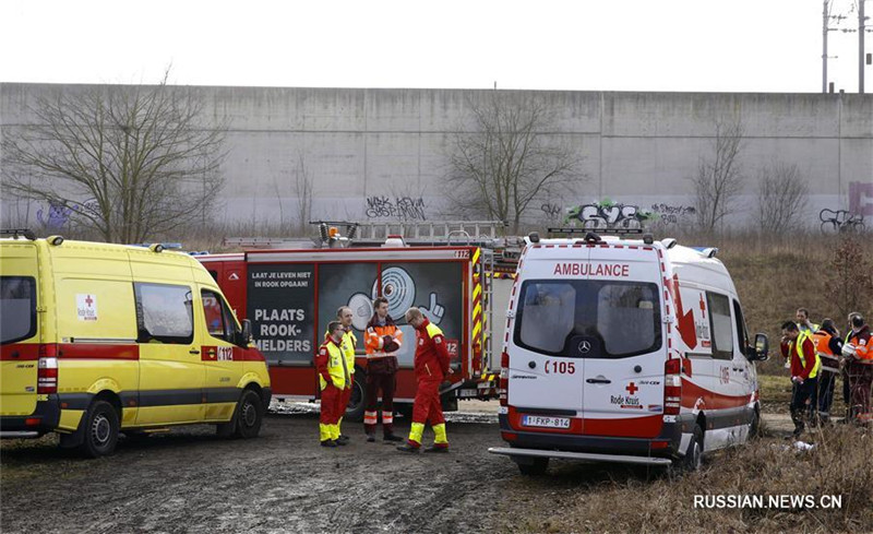 Один человек погиб, 27 пострадали при сходе поезда с рельсов в Бельгии