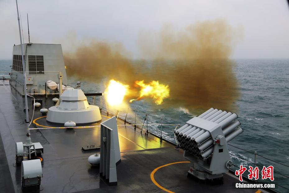 Десантные корабли ВМС Китая отправились на морские учения