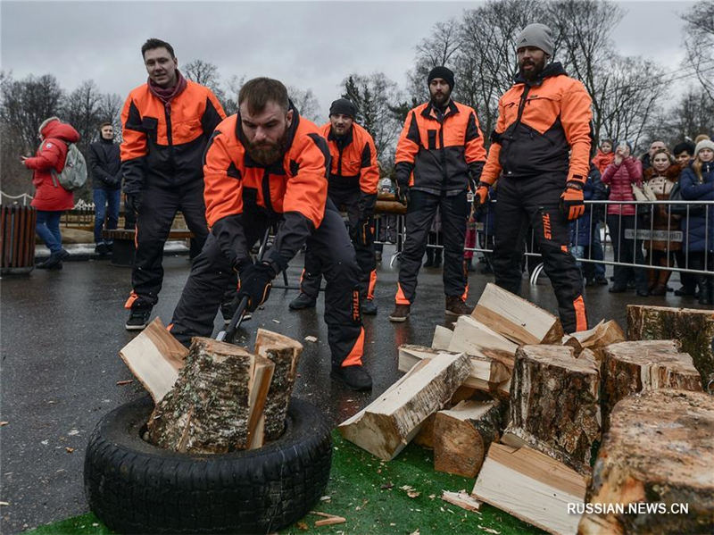 Чемпионат по рубке дров прошел в парке "Сокольники"