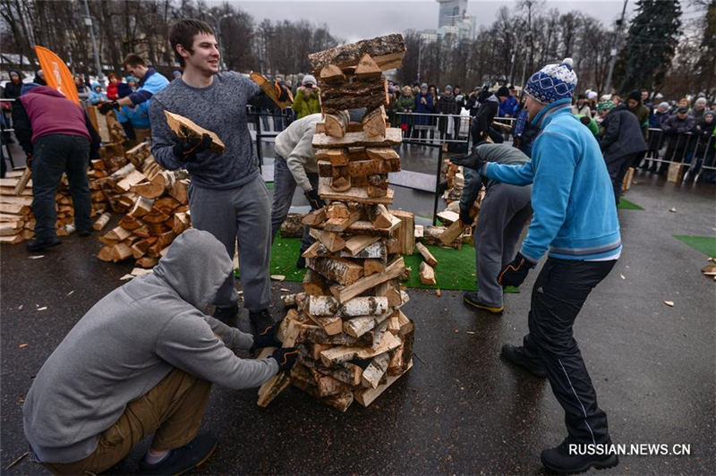 Чемпионат по рубке дров прошел в парке "Сокольники"