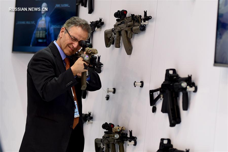 Общая стоимость сделок на 13-й международной выставке вооружений в Абу-Даби составила 5,2 млрд долларов США