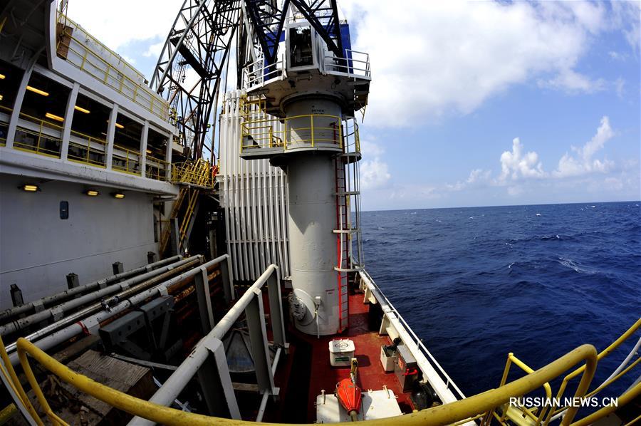 Команда судна "JOIDES Resolution" приступила к бурению второй скважины на дне Южно-Китайского моря