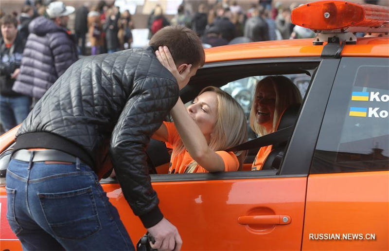 В честь 8 Марта в Киеве состоялось традиционное женское авторалли