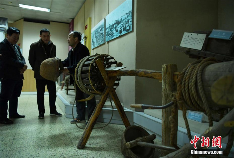 65-летний житель провинции Хэбэй собрал более 300 древних сельскохозяйственных орудий
